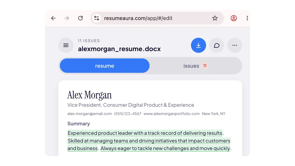 Resume Aura open in a browser at the editor screen, showing a resume with strong lines highlighted green and weak lines highlighted orange, with an issues counter.